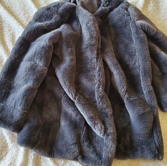Gray Faux Fur Coat Plus Size - Picture 3 of 3